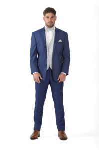 Cette image représente un costume de couleur bleu indigo