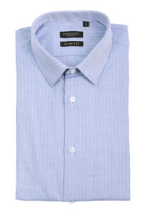Cette image représente une chemise bleue à chevrons