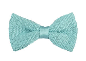 Cette image représente un noeud papillon tricot bleu turquoise.